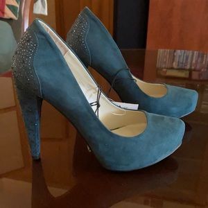 Emerald Green Jeweled High Heeled Pumps